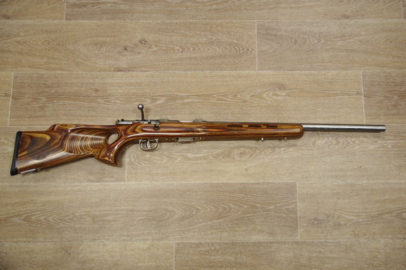 S/H SAVAGE 93R17 BTVS BOLT ACTION RIFLE 17 HMR (FK078)