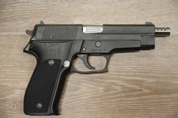 S/H SIG SAUER P226 SEMI AUTO PISTOL 9MM (EW284)