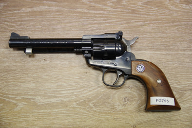 S/H RUGER NEW MODEL SINGLE SIX REVOLVER PISTOL .22LR (FG795) 